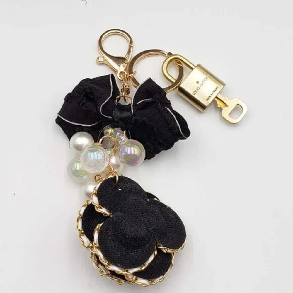 Authentic Louis Vuitton Padlock & Key Gold ✨Unbranded Flower Bag Charm Keychain - Picture 4 of 7
